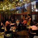 amigos-disfrutando-noche